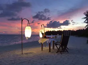 Luxuriöse Extras im Urlaub: Privat-Strand mit romantischem Abendessen