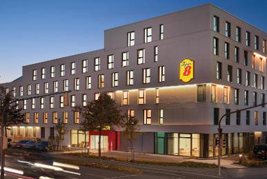 Super 8 by Wyndham Augsburg