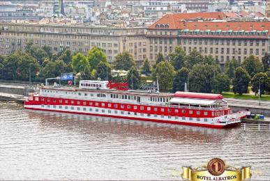 Botel Albatros