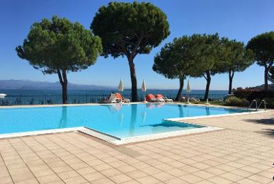 Front Lake Resort Le Corti Del Lago