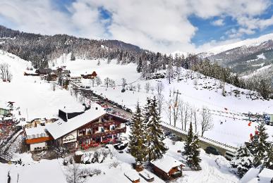 Ski-in-Ski-Out Hotel Garni Berghof