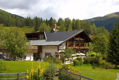 Ski-in-Ski-Out Hotel Garni Berghof