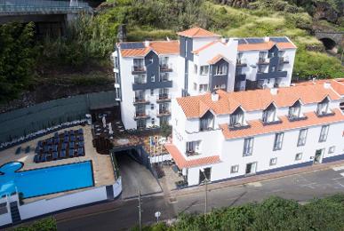 Santa Cruz Village Hotel