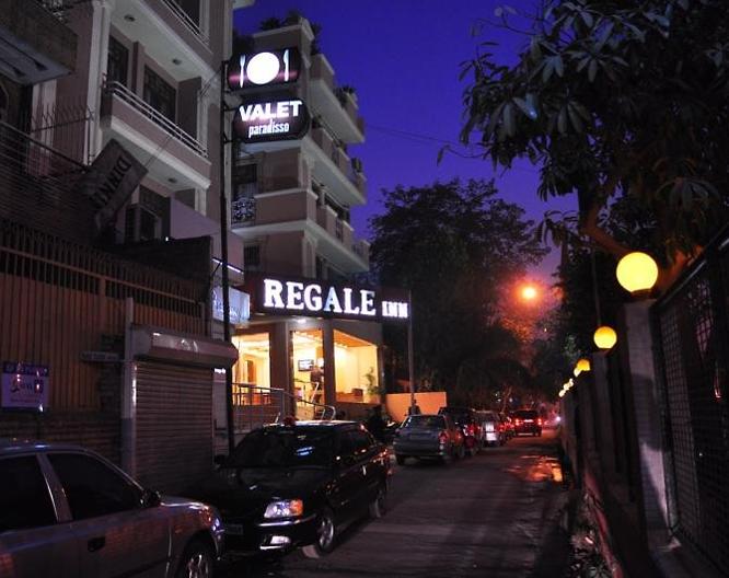 Hotel Regale Inn - Außenansicht