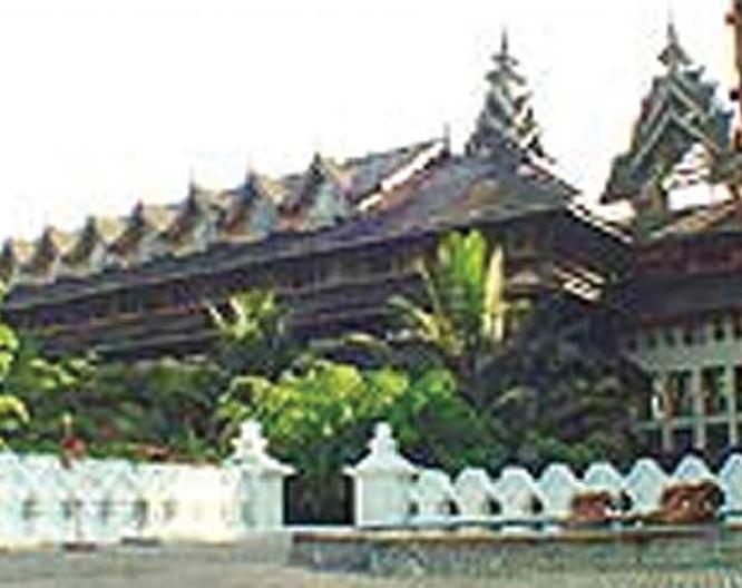 Kandawgyi Palace - Außenansicht