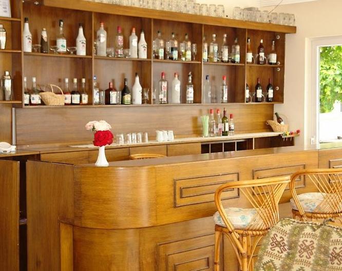 Destina Hotel - Essen und Trinken