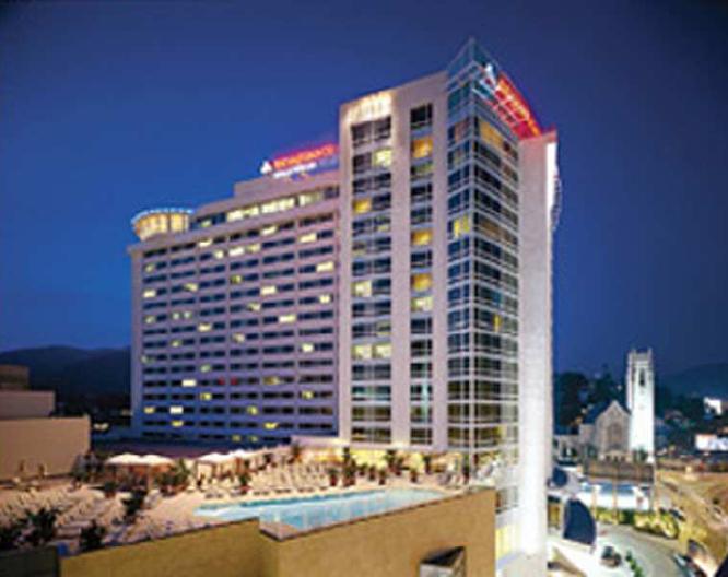 Loews Hollywood Hotel - Außenansicht