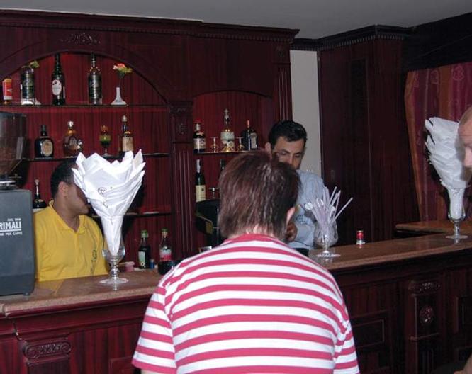 Emilio Hotel - Essen und Trinken