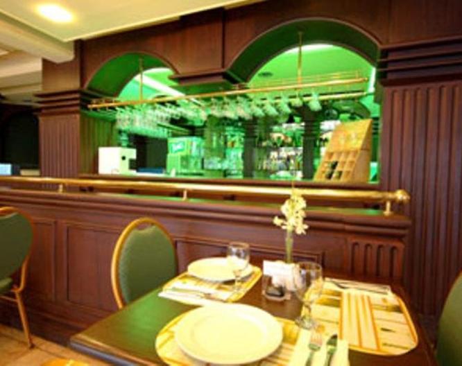 Best Western Hotel La Corona Manila - Essen und Trinken