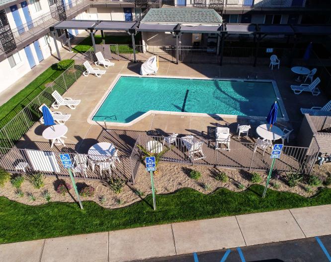 Motel 6 Sacramento Central - Außenansicht