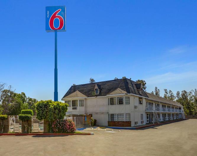 Motel 6 Fresno - Belmont Ave. - Außenansicht