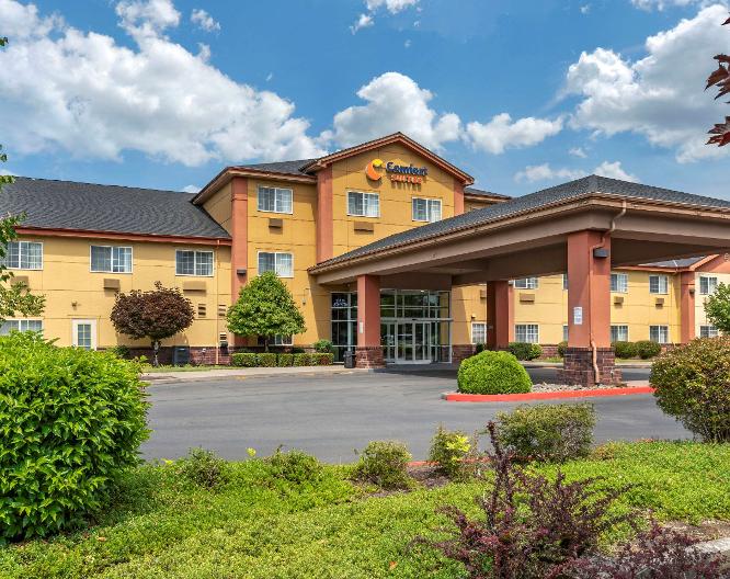 Comfort Suites Airport - Außenansicht