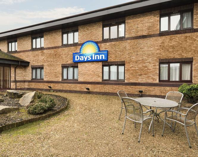 Days Inn by Wyndham Abington M74 - Außenansicht
