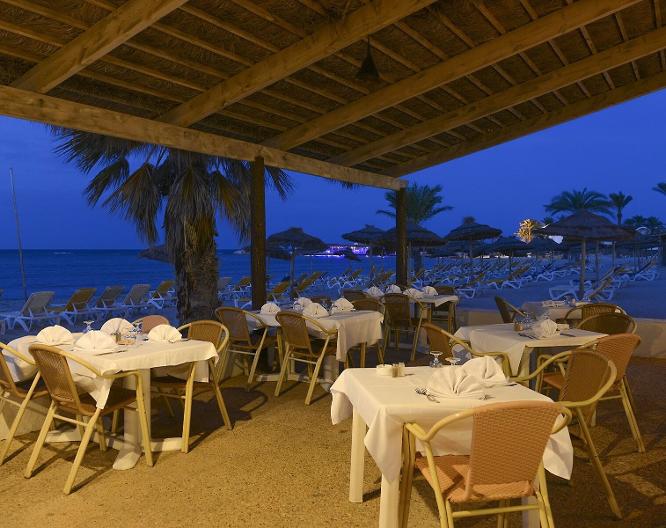 Monarque Dar Jerba Narjes - Repas et boissons
