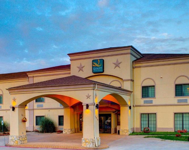 Quality Inn & Suites - Außenansicht