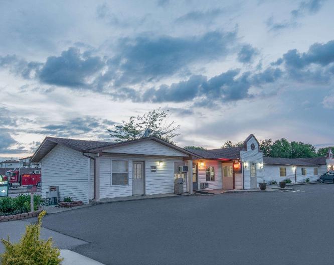 Days Inn by Wyndham Jamestown - Außenansicht