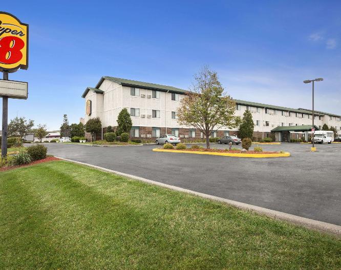 Super 8 by Wyndham Milwaukee Airport - Vue extérieure