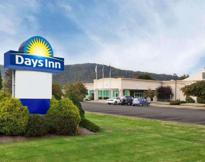 Days Inn by Wyndham Warren - Außenansicht