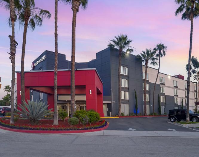 Best Western Plus Commerce Hotel - Außenansicht