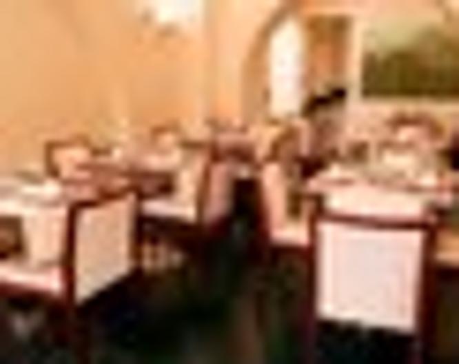 Crosti Hotel - Essen und Trinken