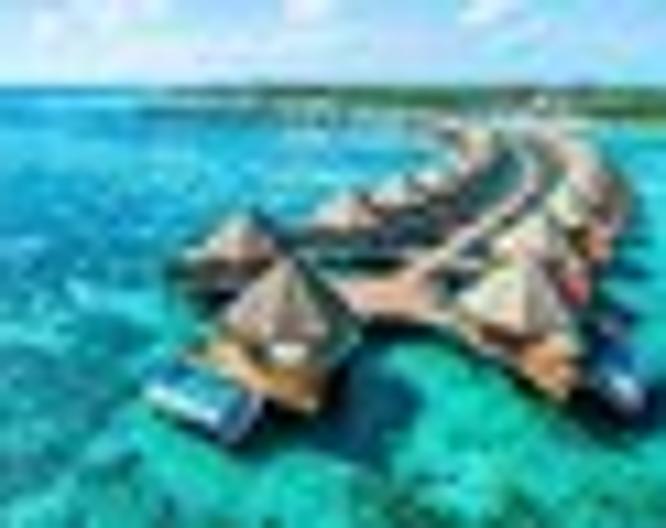 Mercure Maldives Kooddoo Resort - Pool