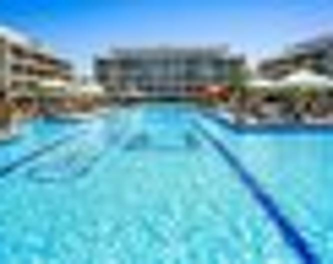 Courtyard Long Beach Holiday Resort - Pool