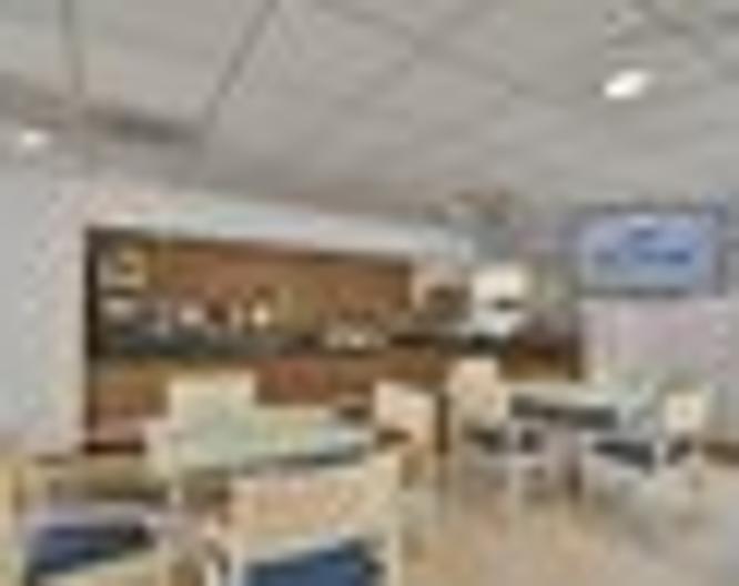 City Express Puebla Angelópolis - Essen und Trinken