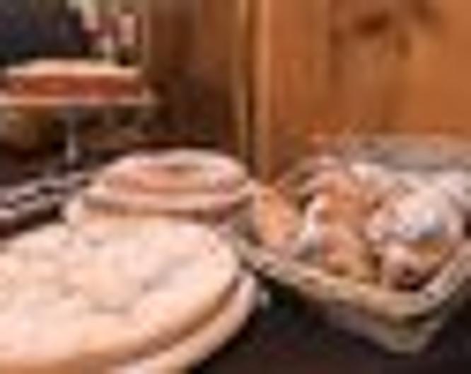 Swadeshi Club Hotels - Hotel Perla - Essen und Trinken