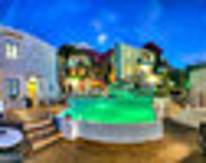 Korifi Suites Art - Pool