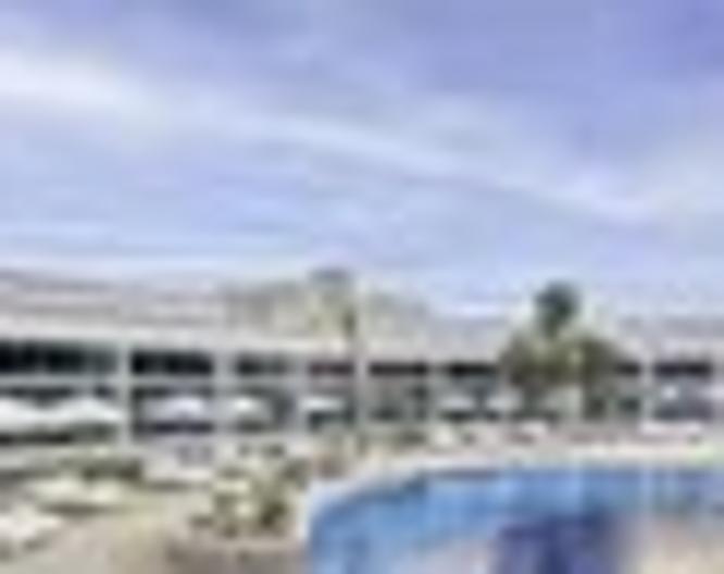 Radisson Blu Hotel & Resort, Abu Dhabi Corniche - Pool