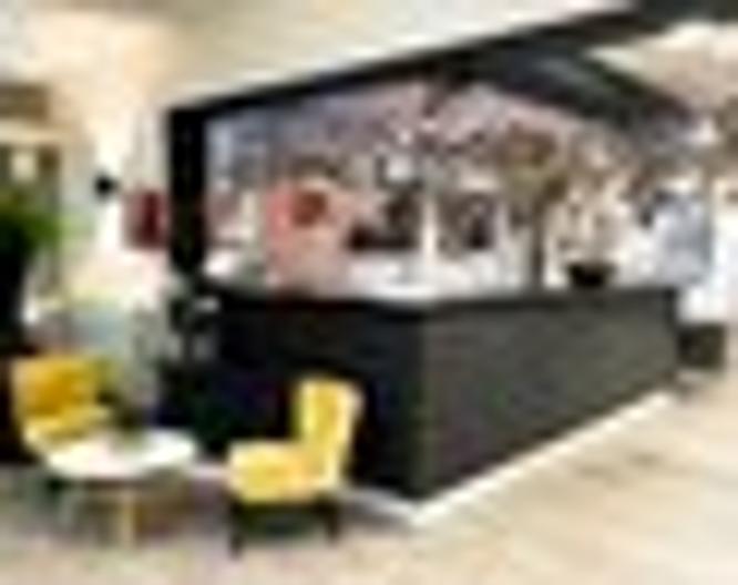 Novotel Fontainebleau Ury Hotel - Essen und Trinken