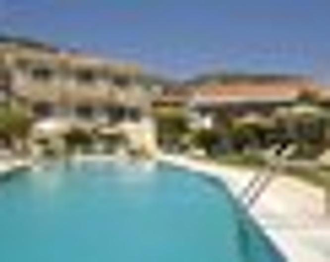 Maroula Studios - Pool