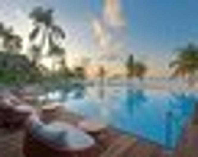 Outrigger Maldives Maafushivaru Resort - Pool