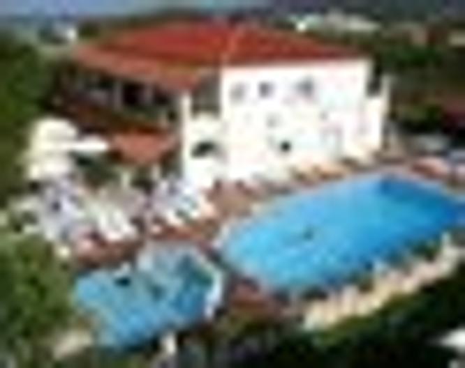 Leftis Romantica - Pool