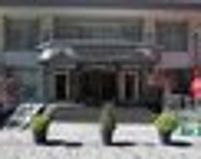 Revia Square Hotel - Außenansicht