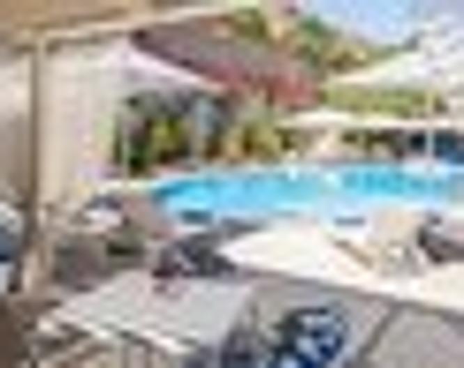 Princess Kyniska Suites - Pool