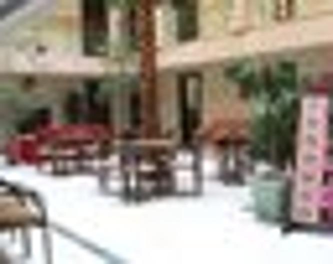 Maxwell Holiday Club - Sonstiges