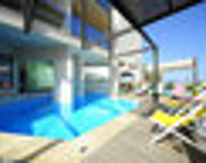 Steris Beach - Pool