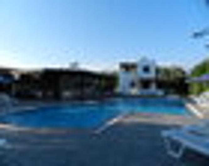 Triantafillas Apartments - Pool