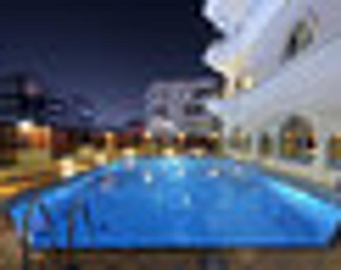 Ramada by Wyndham Dubai Deira - Pool