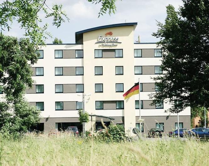Holiday Inn Express Köln Muelheim - Außenansicht