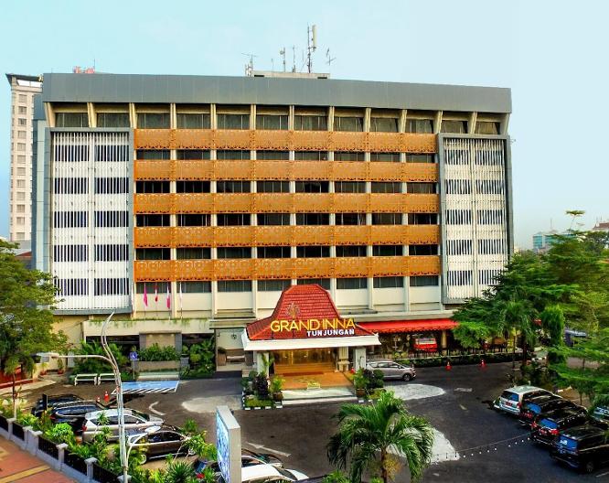 Inna Simpang Tunjungan - Vue extérieure