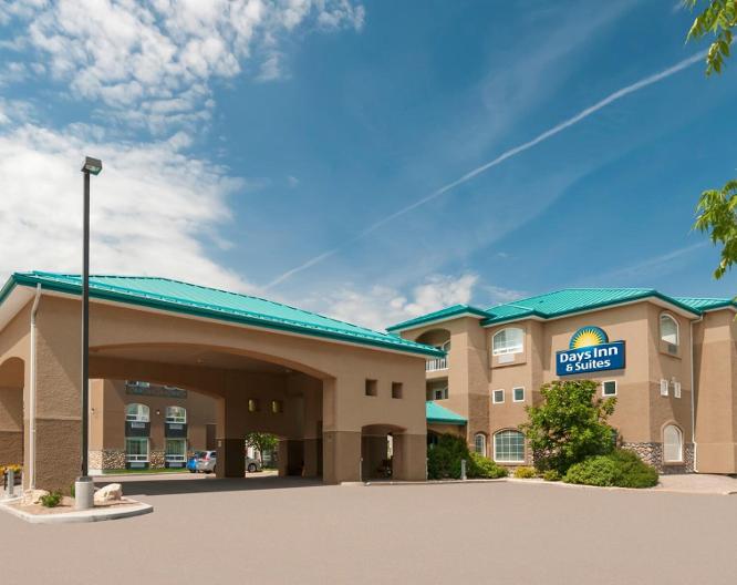 Days Inn & Suites Brandon - Außenansicht