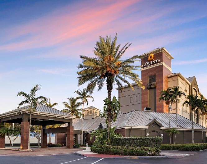 La Quinta Inn & Suites by Wyndham Miami Airport West - Außenansicht