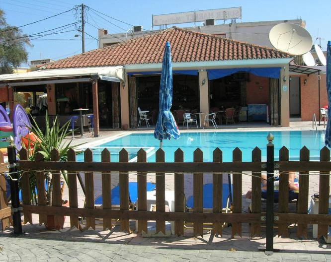 Amadeus Hawaii Studios & Apartments - Pool