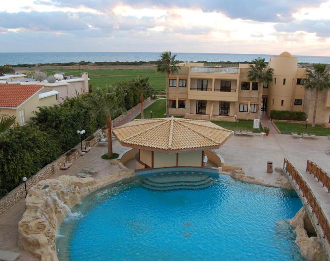 Panareti Coral Bay Resort - Außenansicht