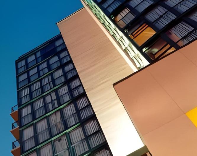 Executive Plaza Hotel Metro Vancouver - Außenansicht