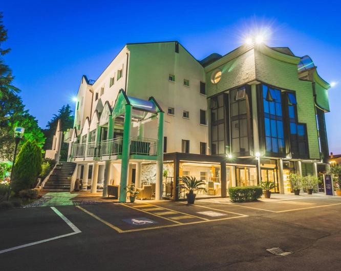Park Hotel Ai Pini - Außenansicht