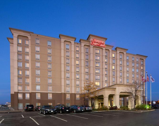 Hampton Inn & Suites by Hilton Toronto Airport - Außenansicht