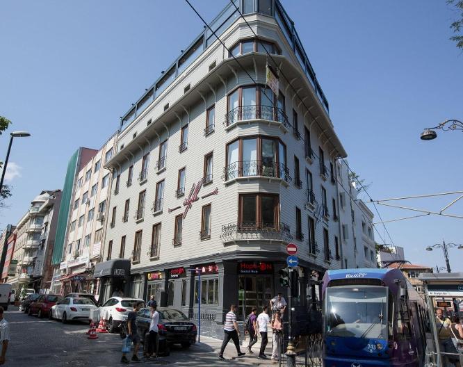 Amisos The Boutique - Außenansicht